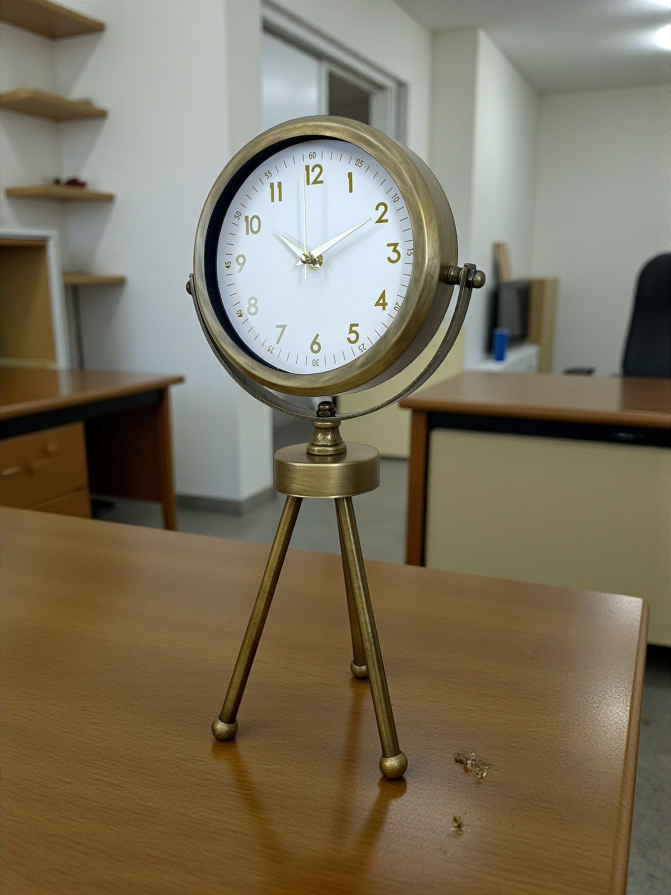 Zentime Eskitme Metal Gold Rakamlı Üç Ayaklı Masa Saati