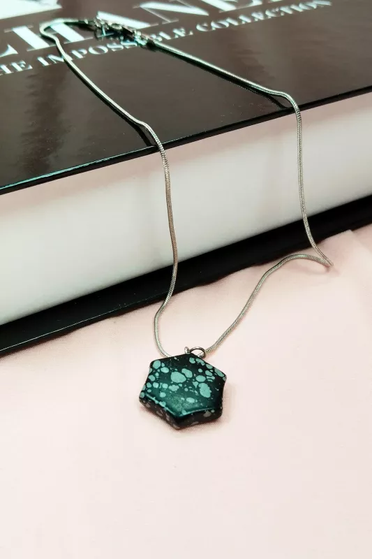 Obsidyen Doğal Taşı Zincirli El Yapımı Kolye Uç: 2 cm Zincir: 20 cm Kutulu