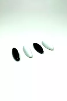 Plastik-Çengelli-Eşarp-Ve-Şal-İğnesi-Siyah-Beyaz-4-cm