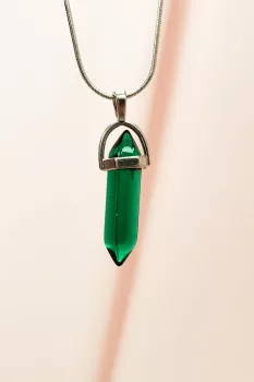 Yeşil-Kuvars-Doğal-Taşı-Zincirli-El-Yapımı-Tasarımlı-Kolye-Uç:-3,5-cm-Zincir:-20-cm-Kutulu